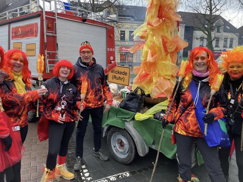 04-flammen.jpg (113303 Byte)
