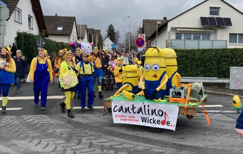 IMG_0693_minions-cantalino.jpg (98461 Byte)